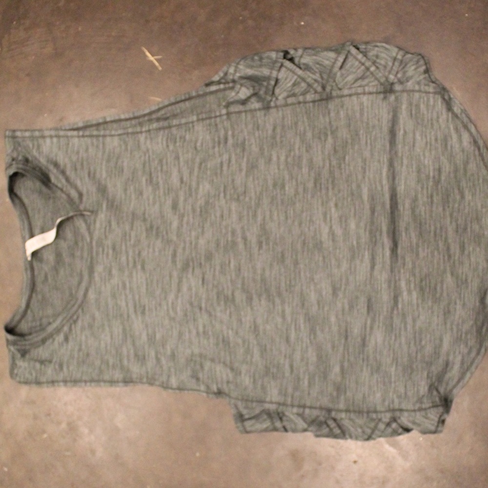 Lululemon Var-City Muscle Tank w cross cross sides